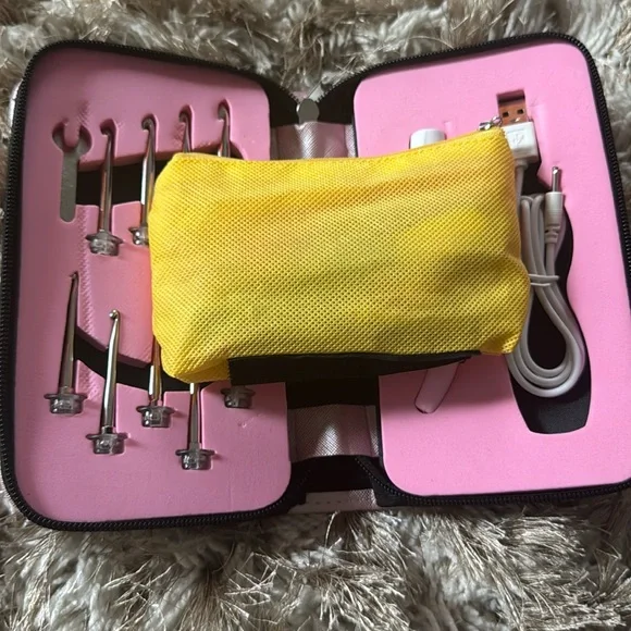 Pink Crochet Hook Set with Interchangeable Heads - Picture 5 of 6